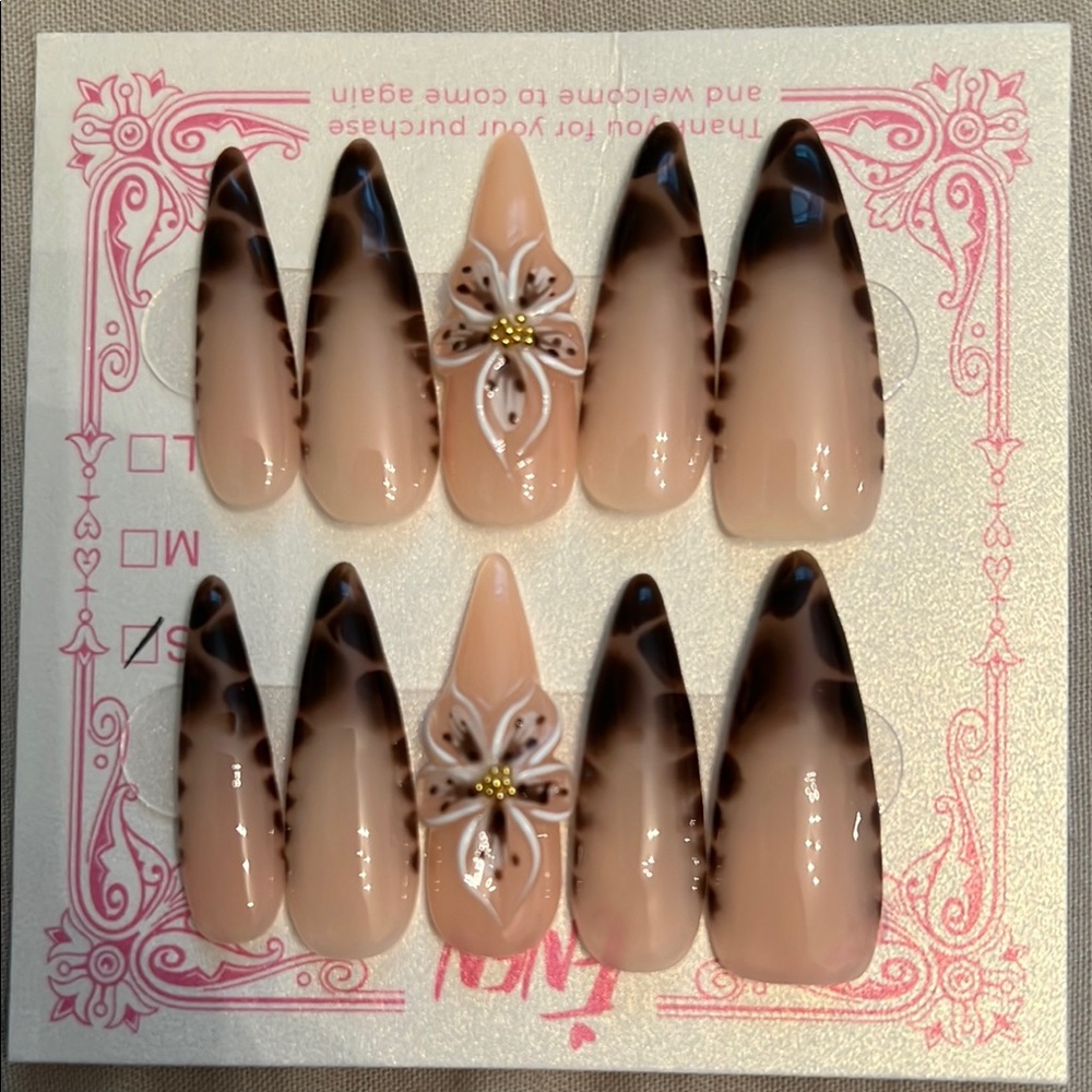 Elegant Brown and Cream Nail Set